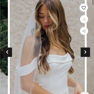 NWT Untamed Petals Gossip Veil Ivory Cathedral Length